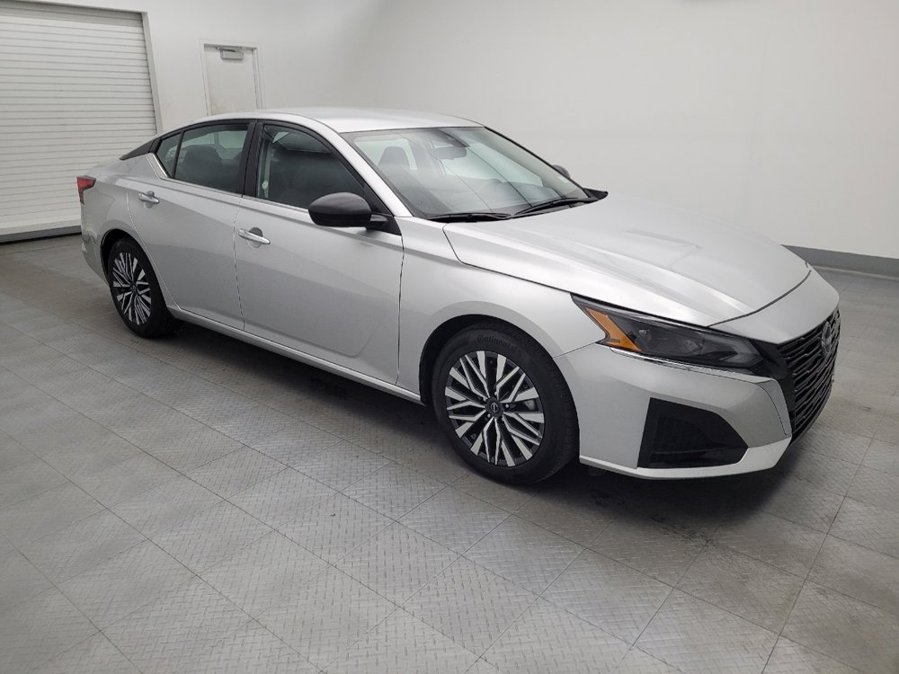 Used 2024 Nissan Altima 2.5 SV image 11