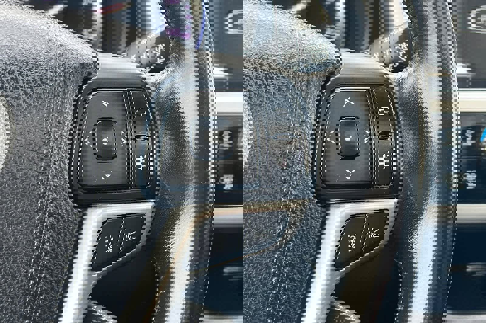 Used 2017 Toyota Highlander SE image 31