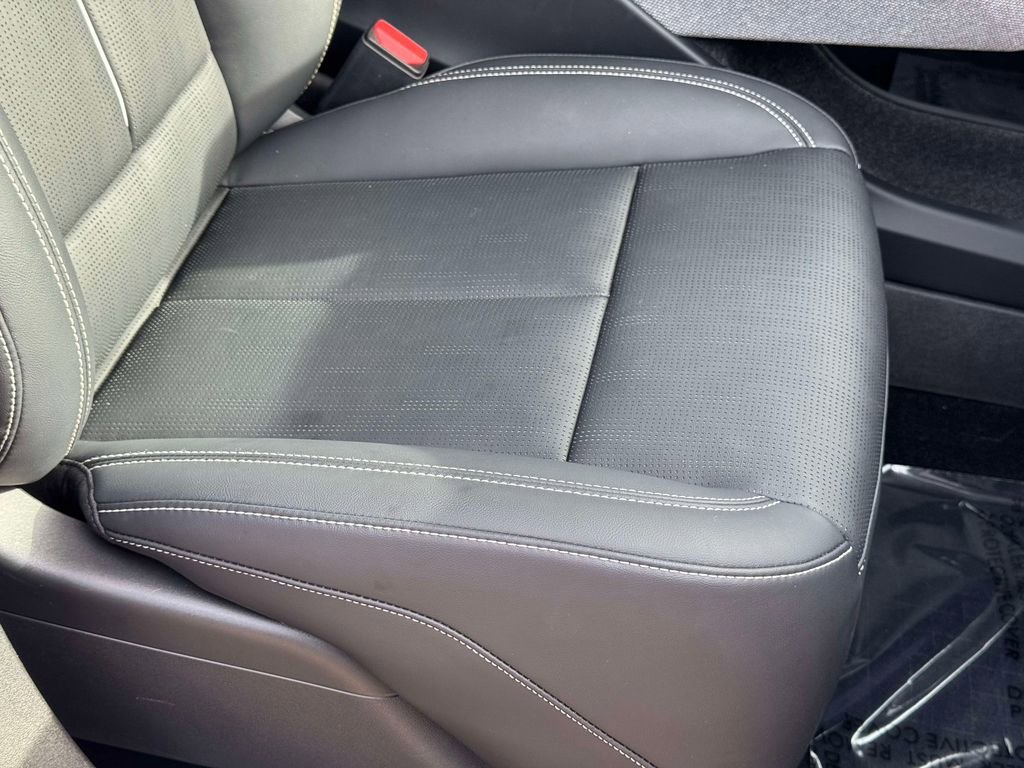 Used 2025 Cadillac Optiq Luxury 2 w/ LPO, Floor Liner Package AWD/4WD image 17