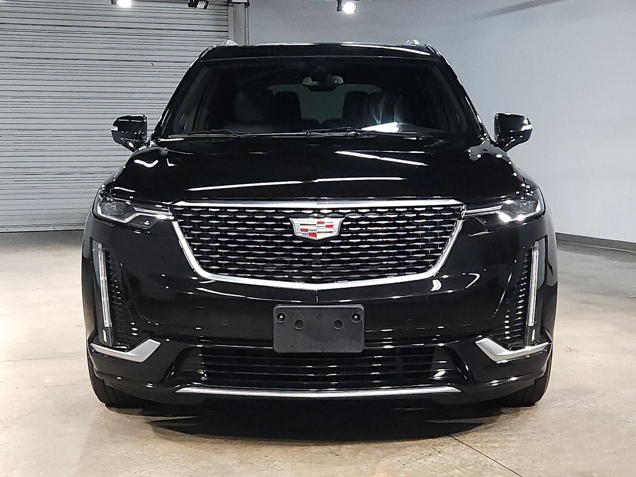 Used 2025 Cadillac XT6 Premium Luxury image 2