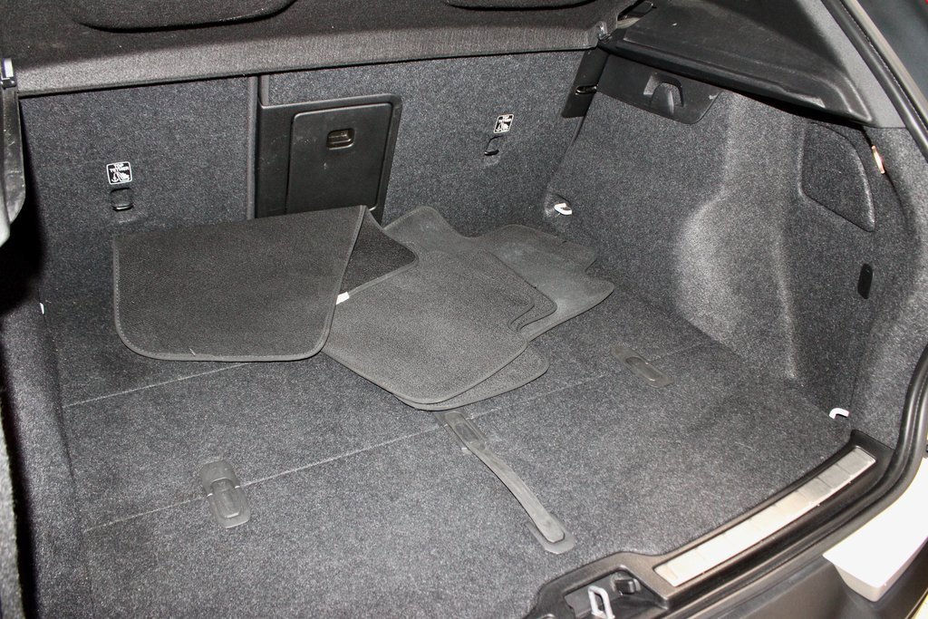 Used 2022 Volvo XC40 T5 Inscription image 16