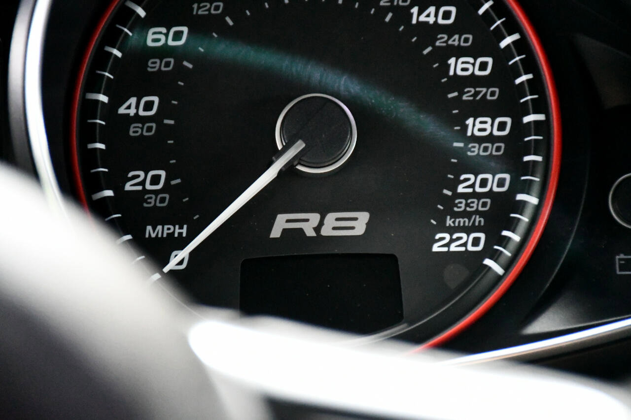 Used 2011 Audi R8 V10 image 39