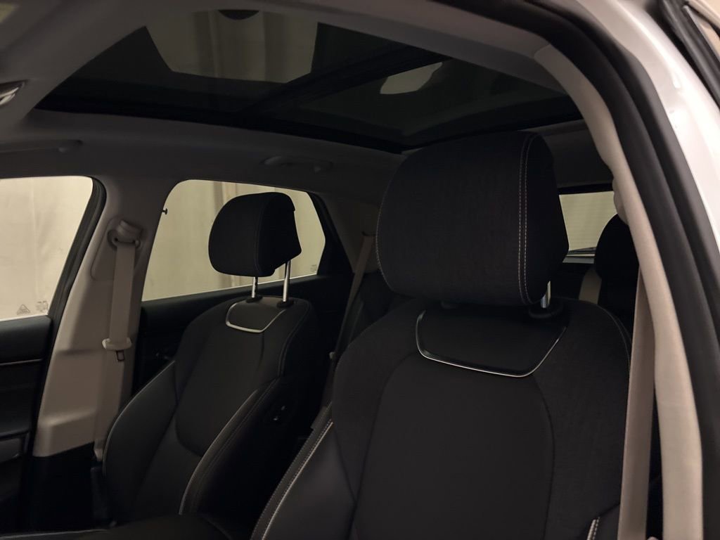 Used 2025 Genesis Electrified GV70 Advanced image 22