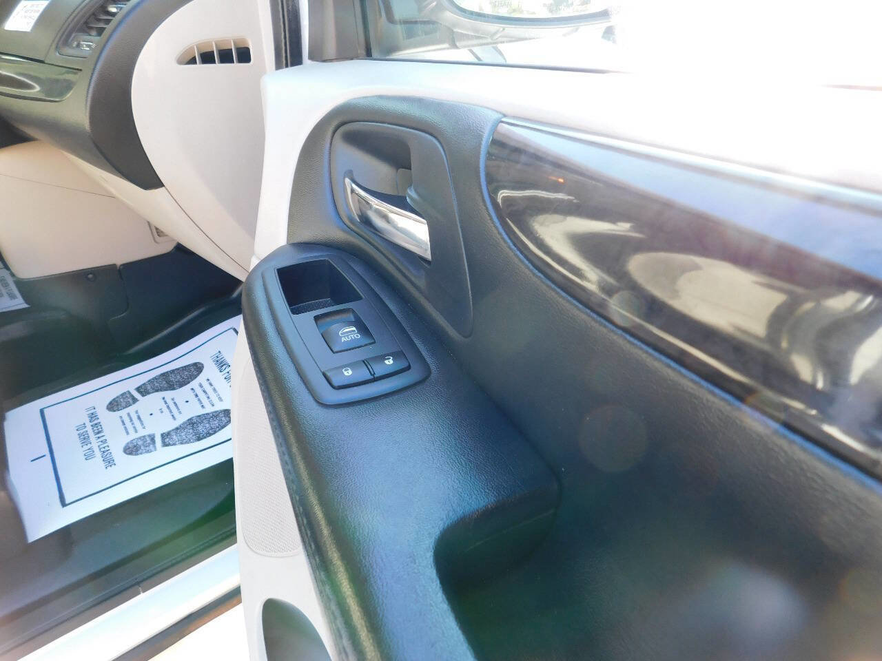 Used 2018 Dodge Grand Caravan SE image 25