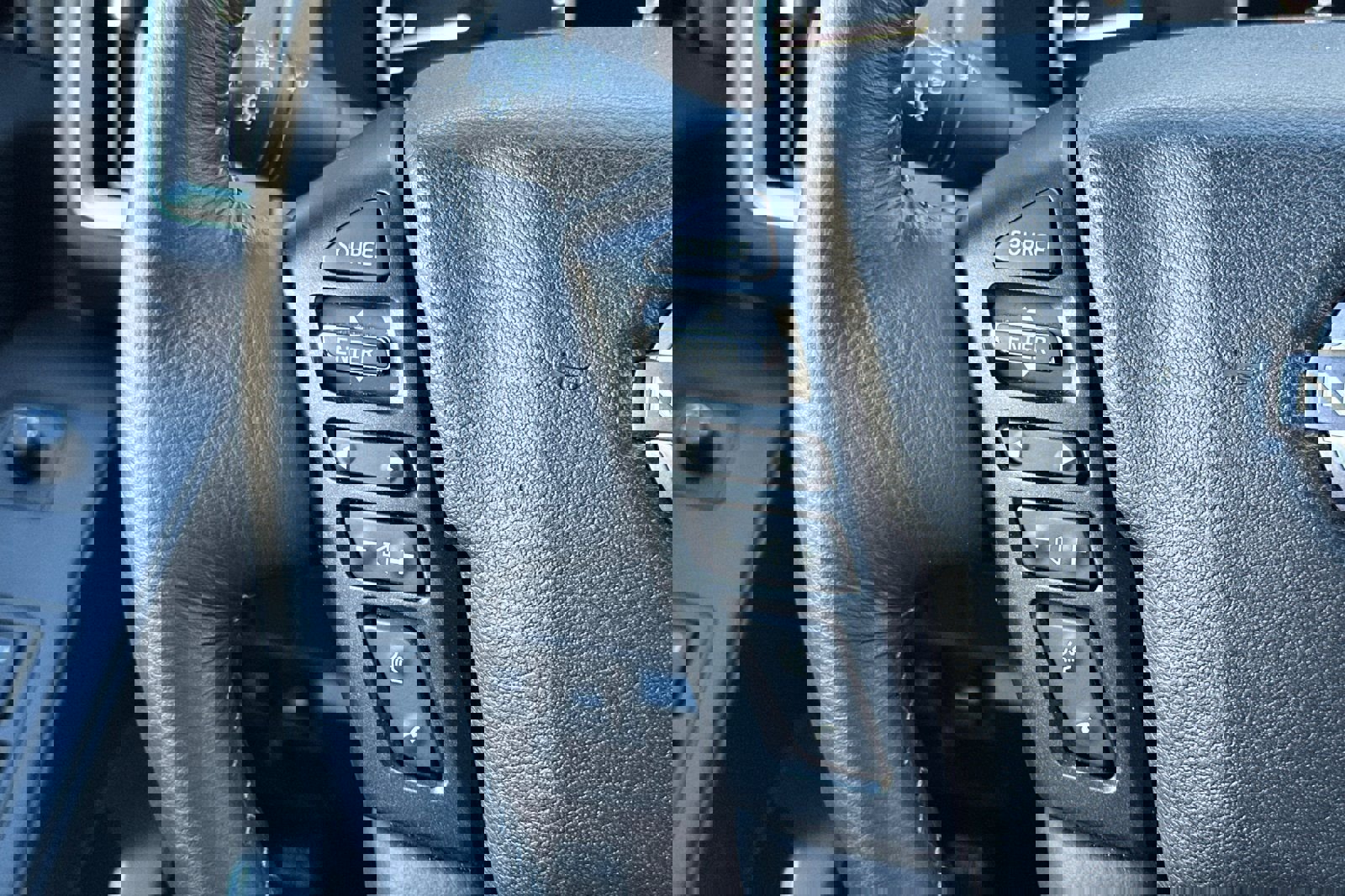 Used 2025 Nissan Frontier SV w/ SV Convenience Package image 26