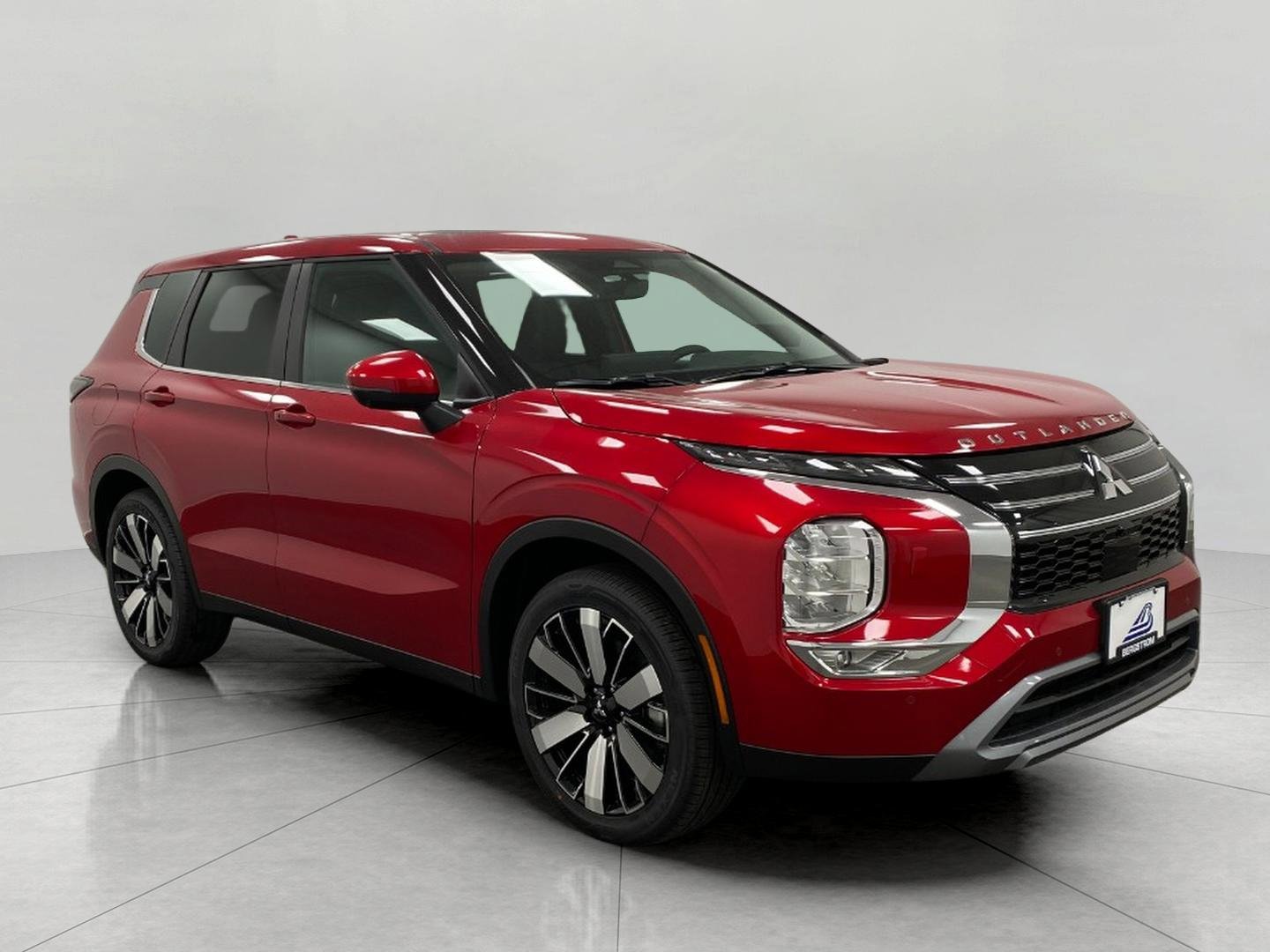 Used 2025 Mitsubishi Outlander SE image 1