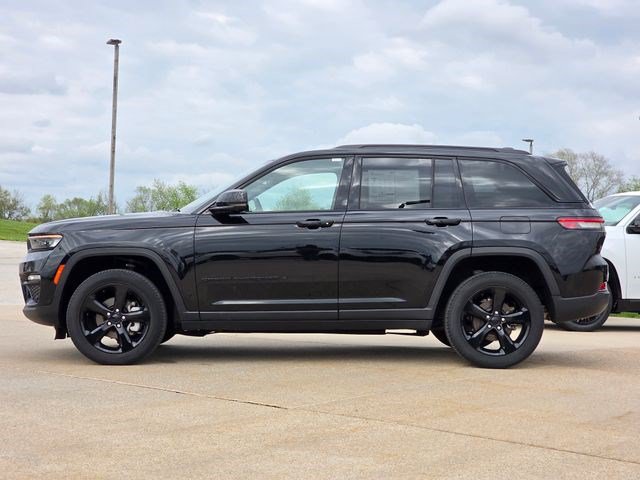 Certified 2023 Jeep Grand Cherokee Limited w/ Luxury Tech Group II AWD/4WD image 5