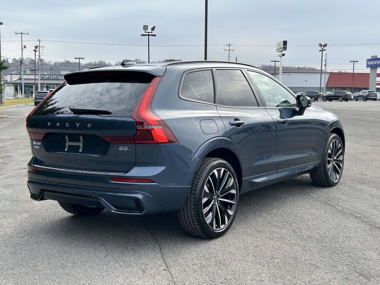 New 2026 Volvo XC60 B5 Ultra w/ Protection Package Premier AWD/4WD image 3