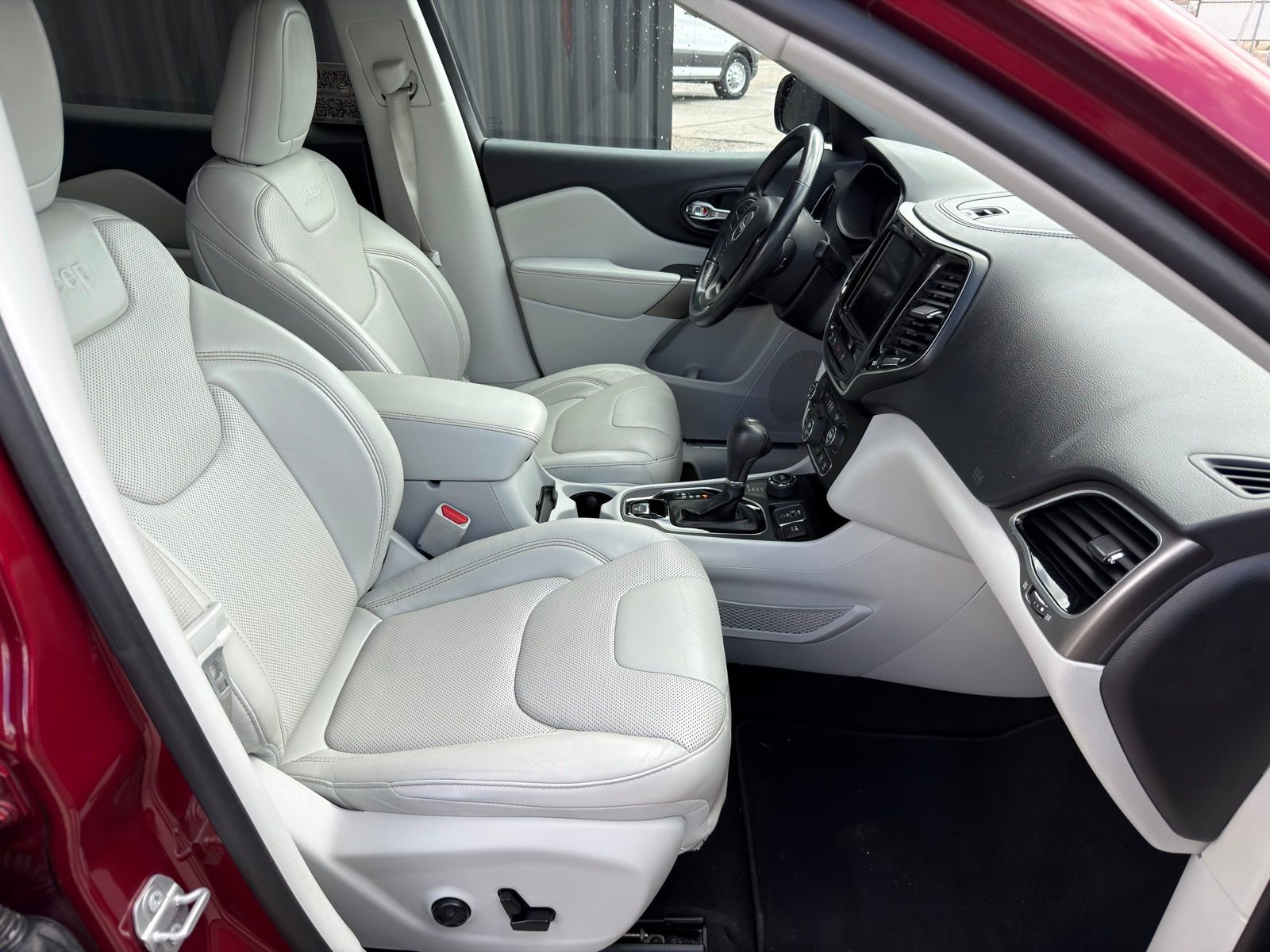 Used 2020 Jeep Cherokee Limited w/ Technology Group image 36