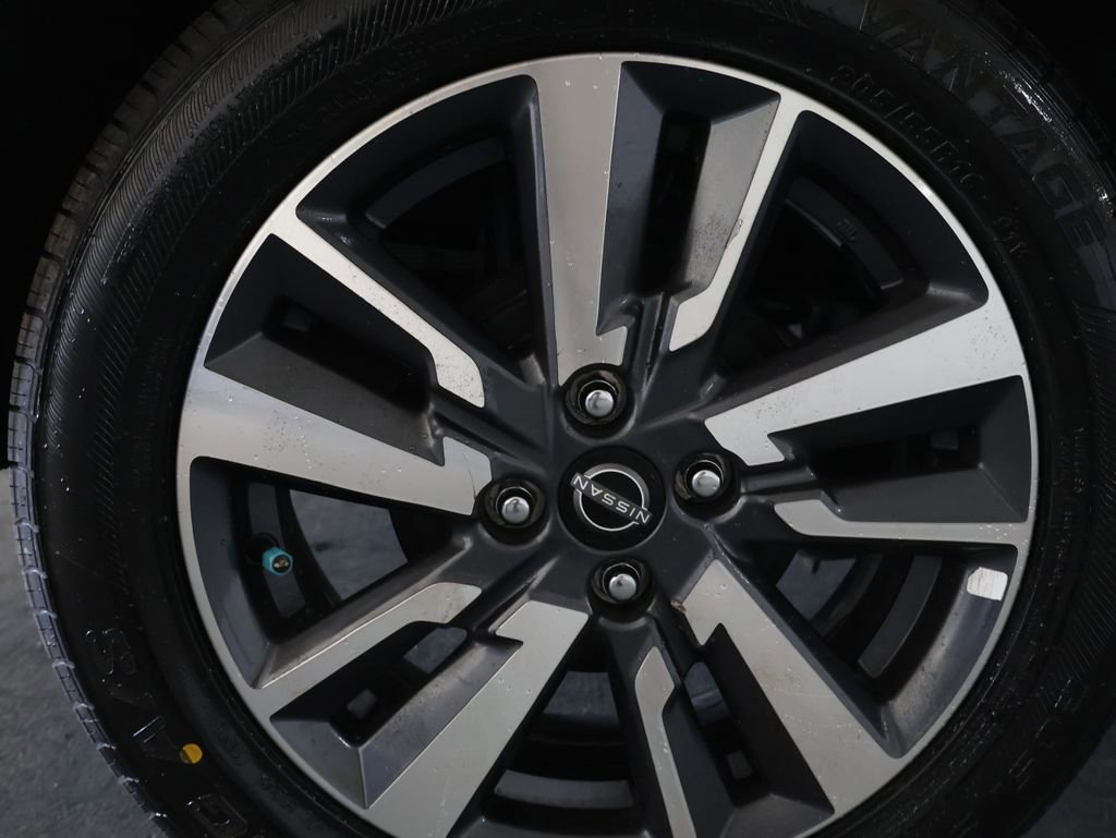 Used 2023 Nissan Versa SV image 29