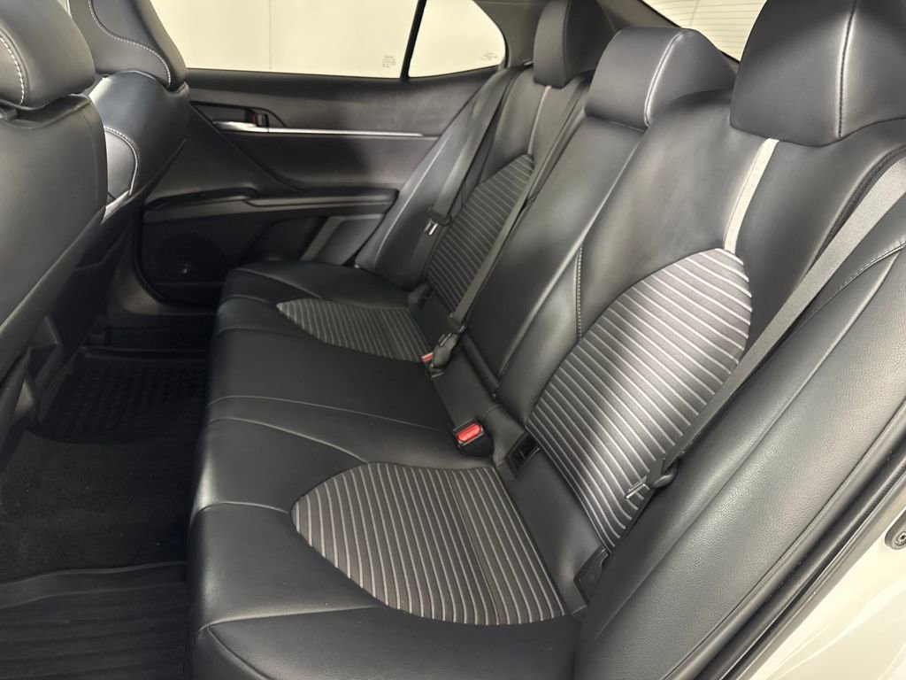 Used 2020 Toyota Camry SE w/ Carpet Mat Package image 13