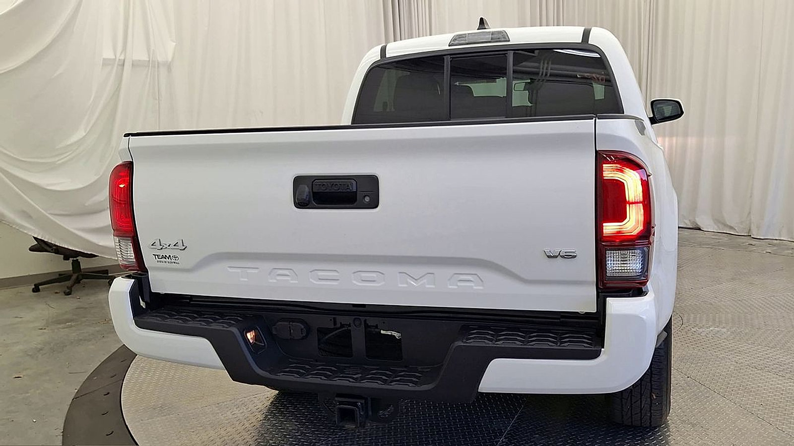Certified 2023 Toyota Tacoma SR AWD/4WD image 4