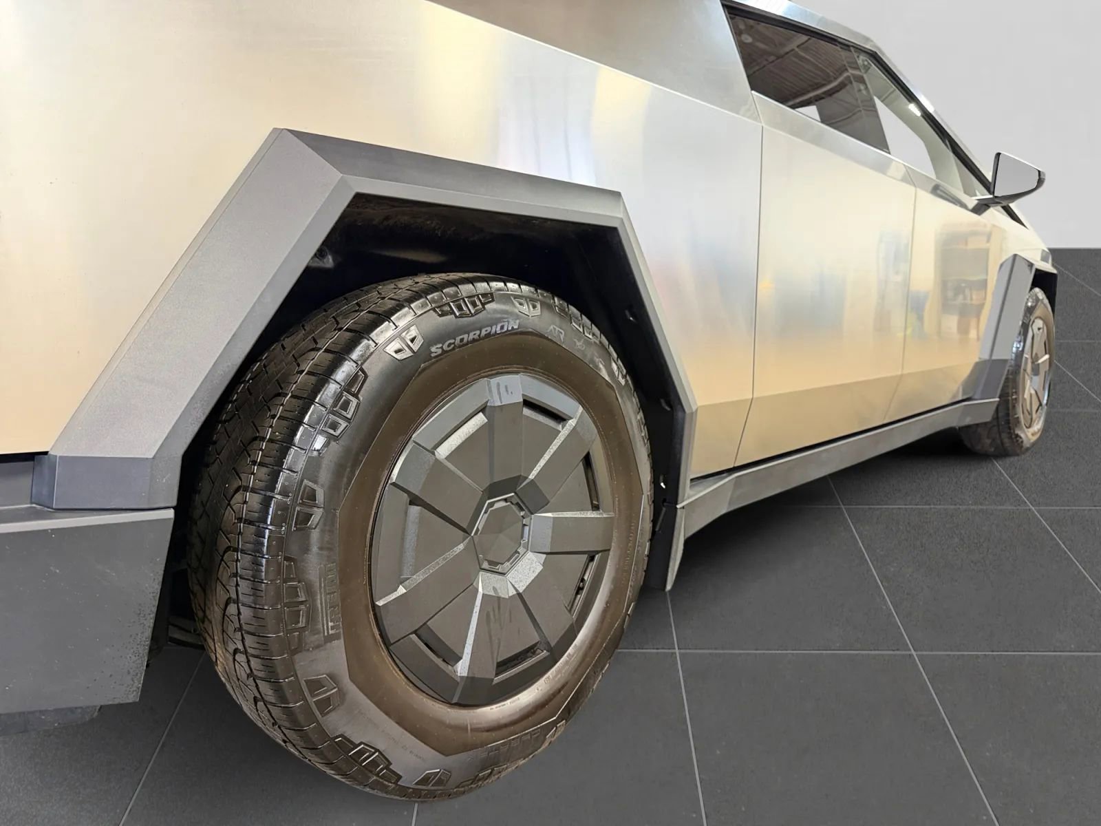 Used 2025 Tesla Cybertruck AWD Crew Cab image 39