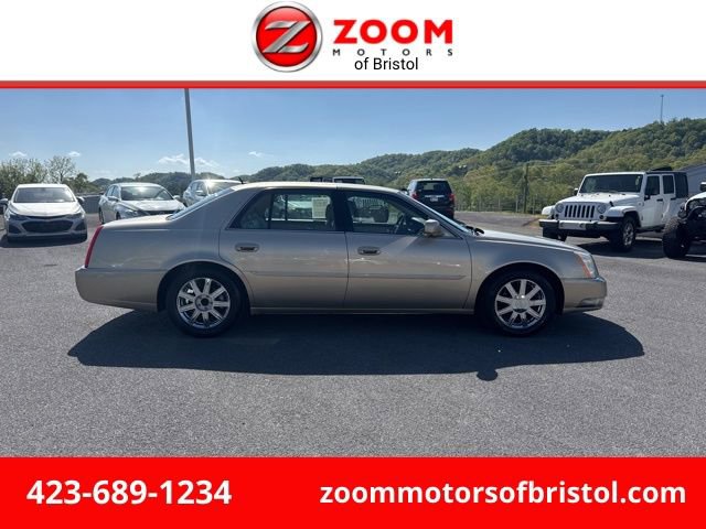 Used 2006 Cadillac DTS w/ Trunk Convenience Package FWD image 1