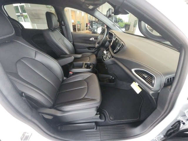 New 2026 Chrysler Pacifica Select image 22