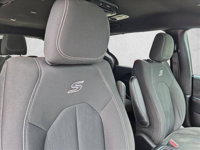 Used 2018 Chrysler Pacifica Touring Plus w/ S Appearance Package FWD image 22