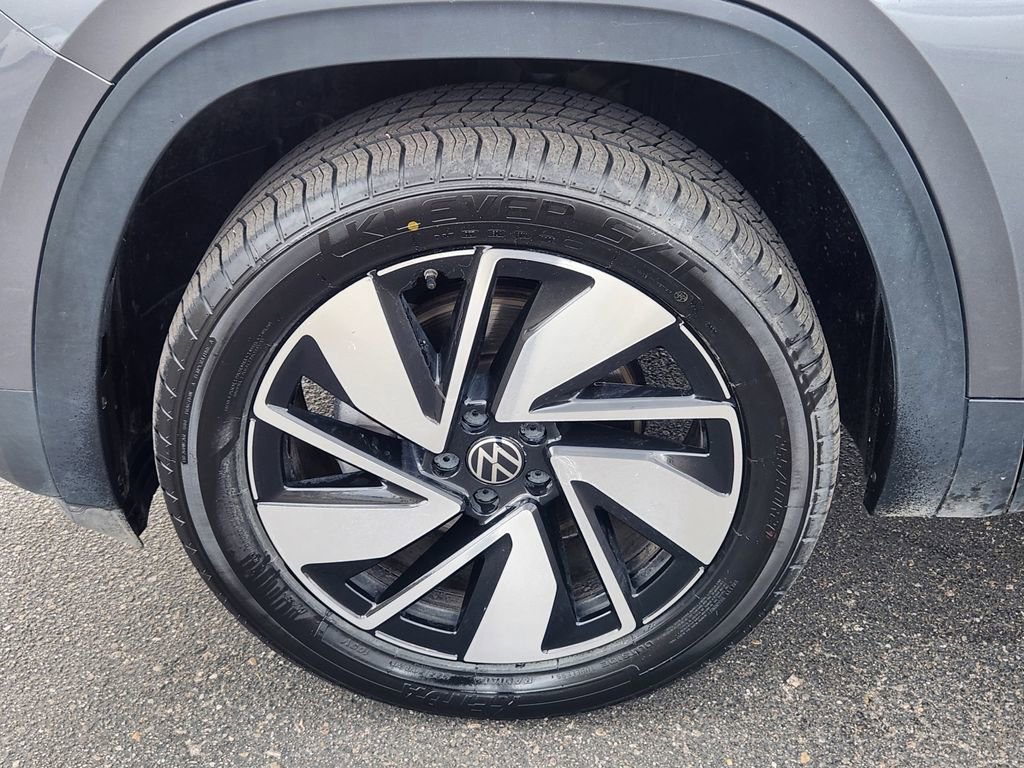 Used 2025 Volkswagen Atlas SE AWD/4WD image 9