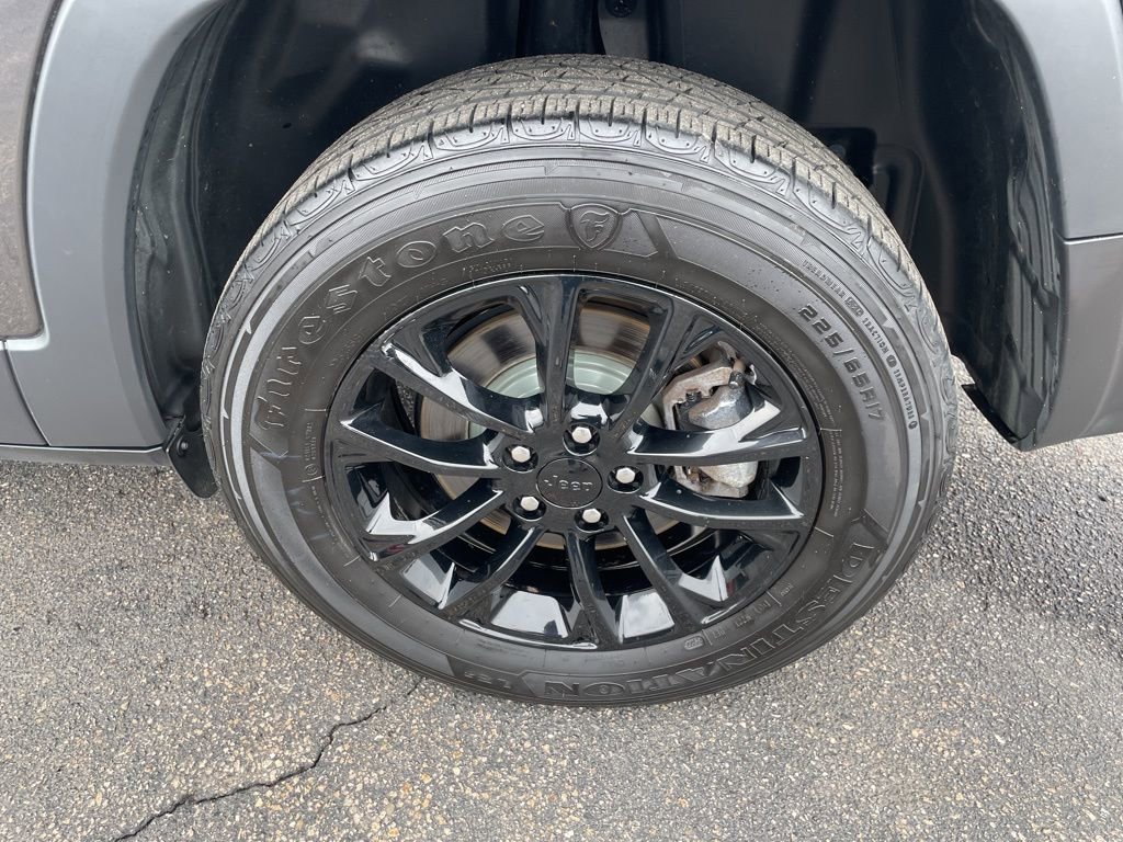 Used 2023 Jeep Cherokee Altitude Lux w/ Lux Elite Package image 4