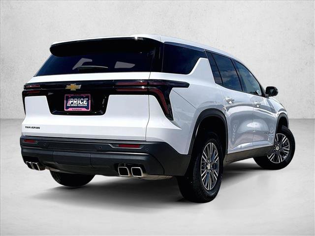 Used 2024 Chevrolet Traverse LS FWD image 2