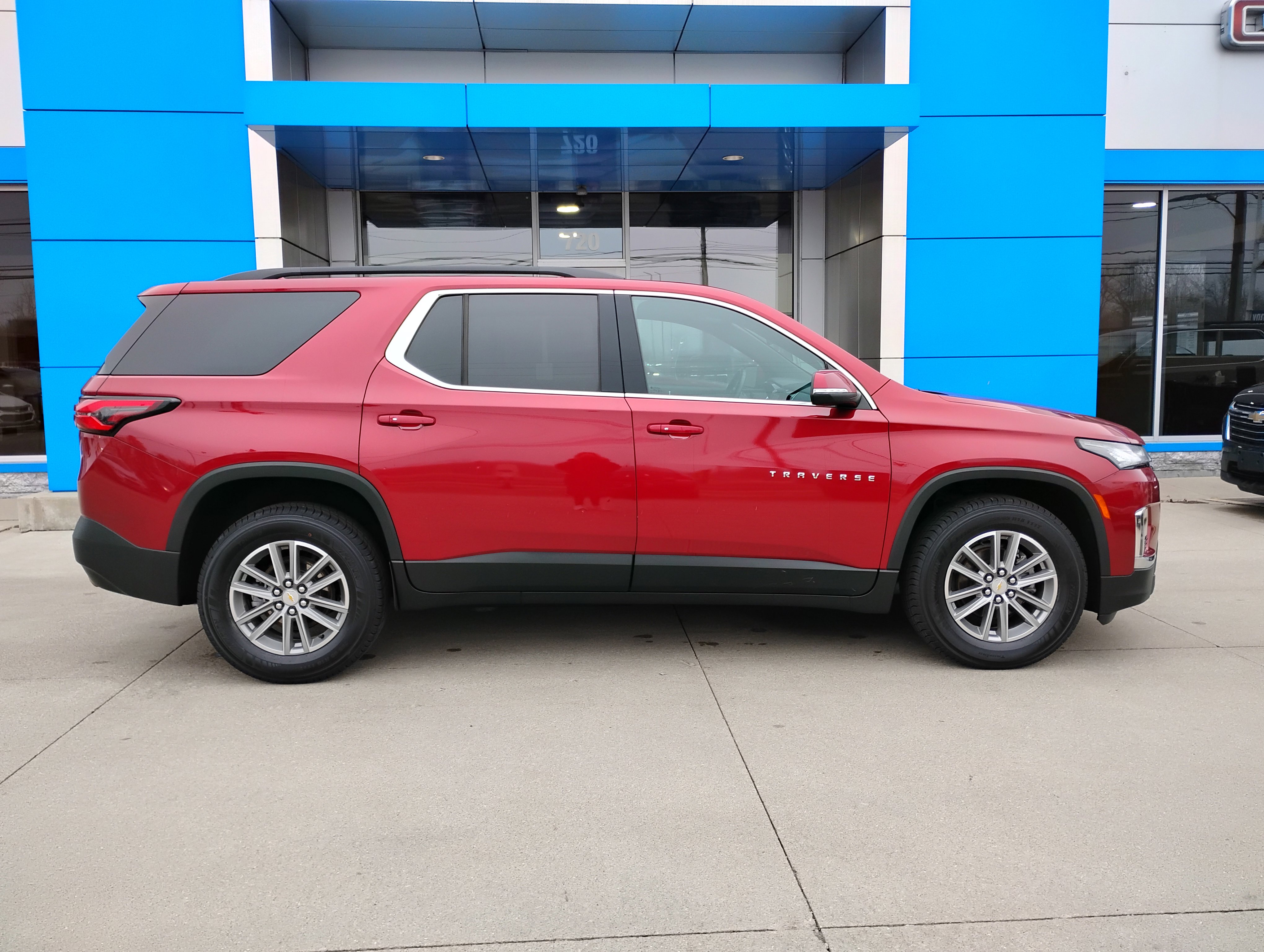 Used 2023 Chevrolet Traverse LT w/ LPO, Floor Liner Package image 34