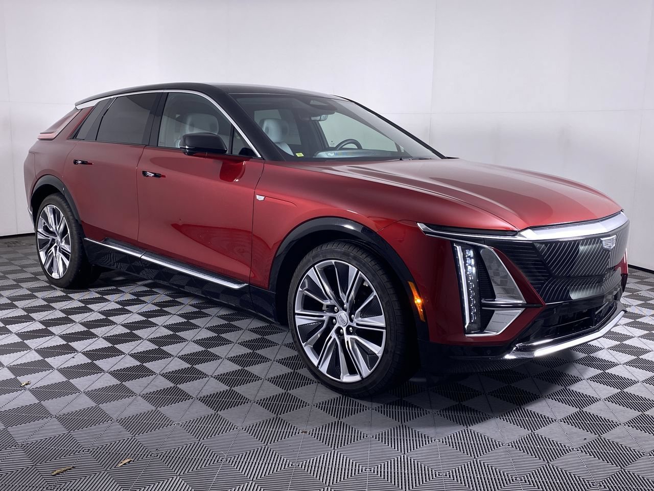 Certified 2024 Cadillac Lyriq Sport w/ LPO, Floor Liner Package AWD/4WD image 21
