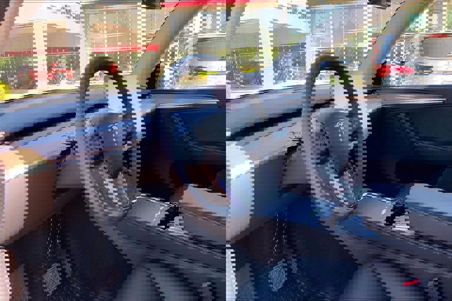 Used 2024 Tesla Model Y Long Range image 17