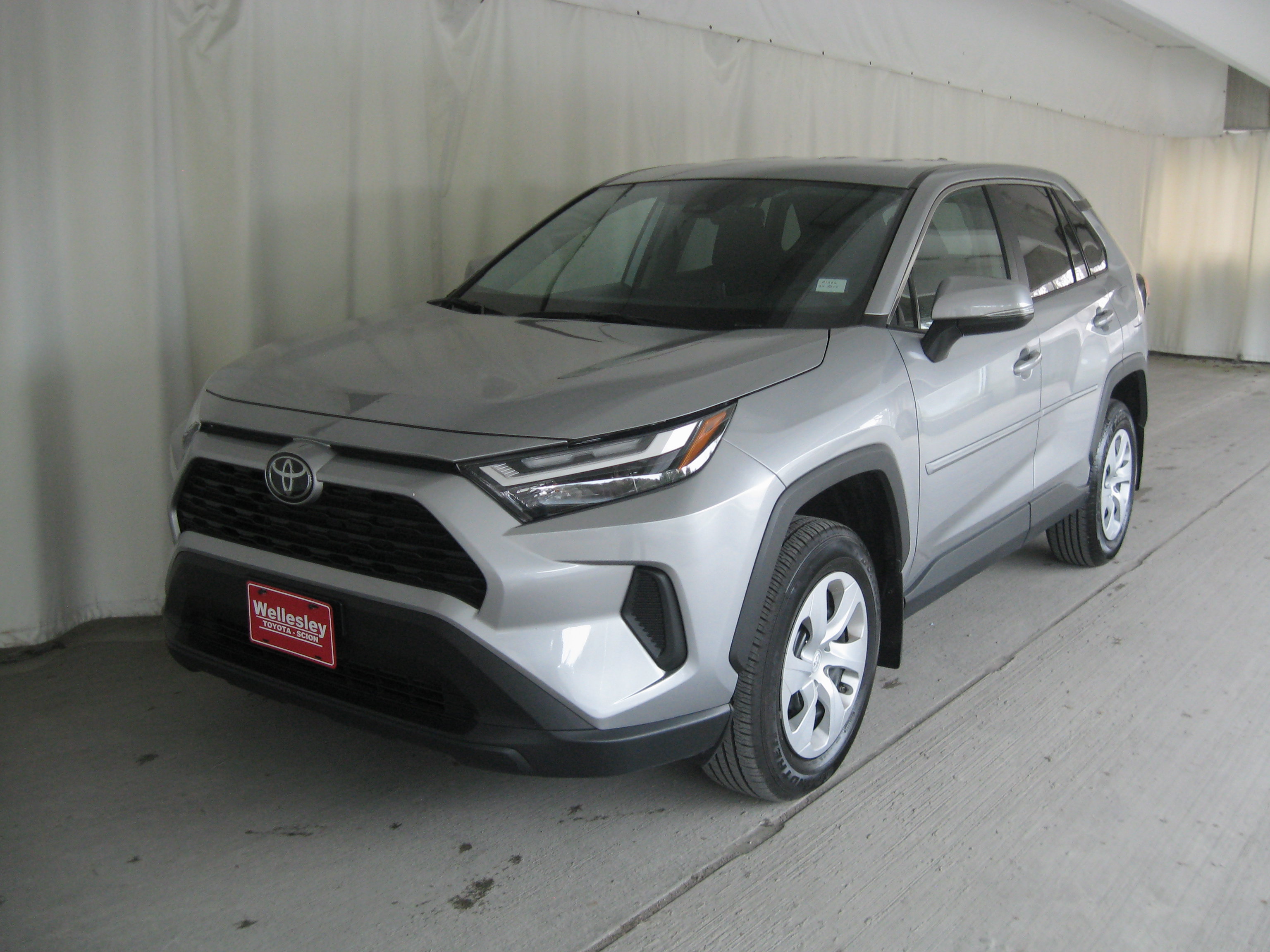Used 2024 Toyota RAV4 LE image 21