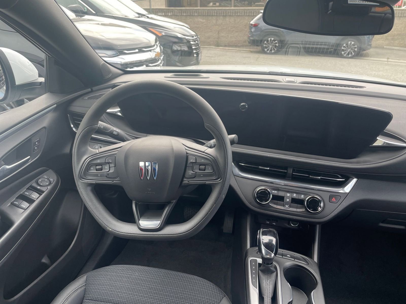 Used 2025 Buick Envista Preferred image 34