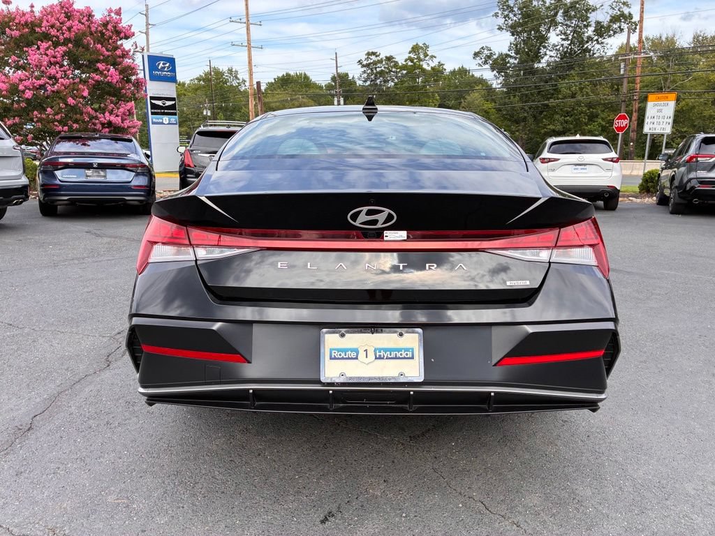 Used 2025 Hyundai Elantra Limited w/ Cargo Package FWD image 6