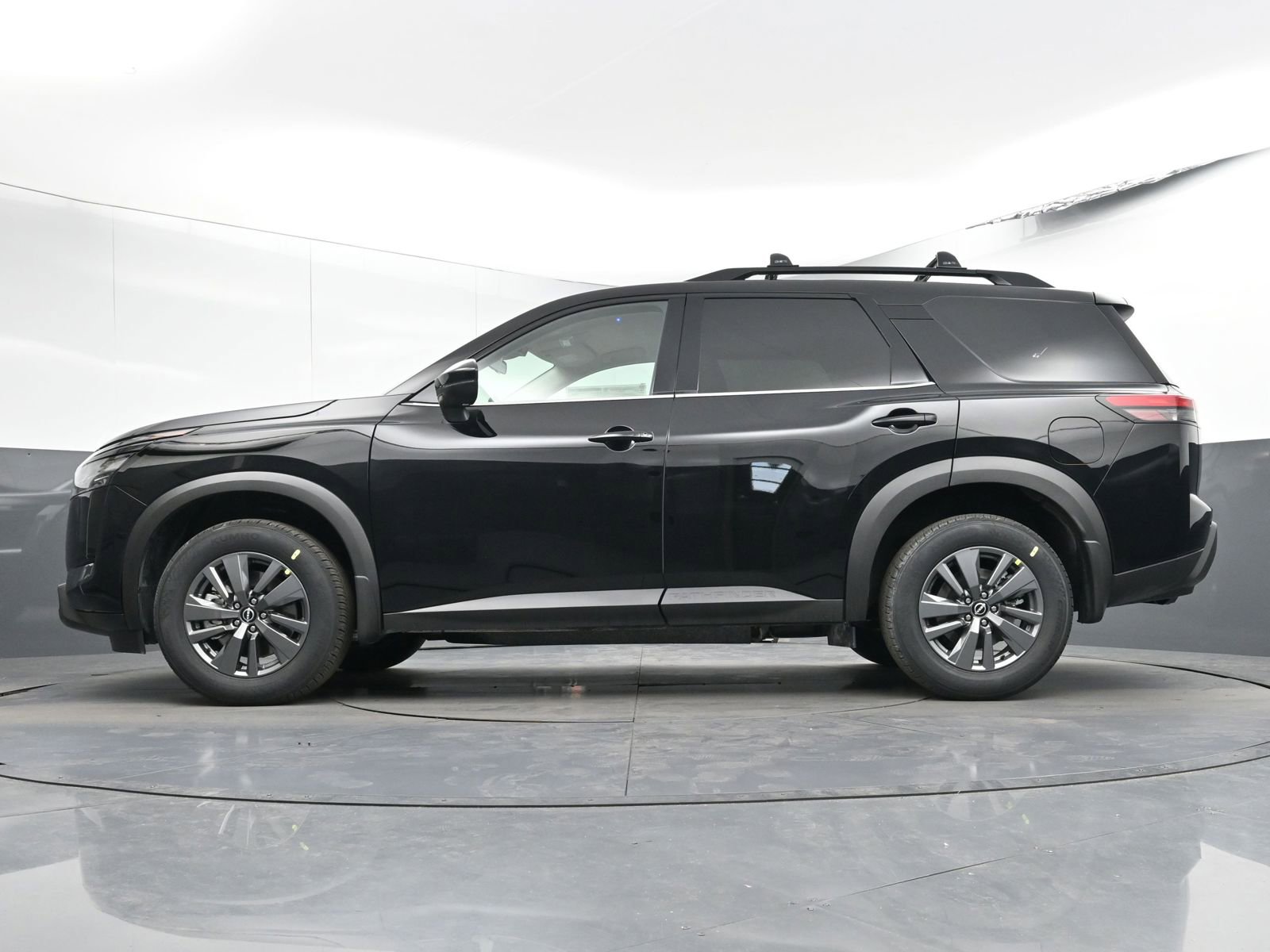 Used 2025 Nissan Pathfinder SV image 29