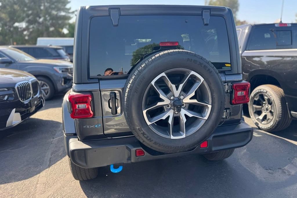 Used 2024 Jeep Wrangler Unlimited w/ Convenience Group AWD/4WD image 4
