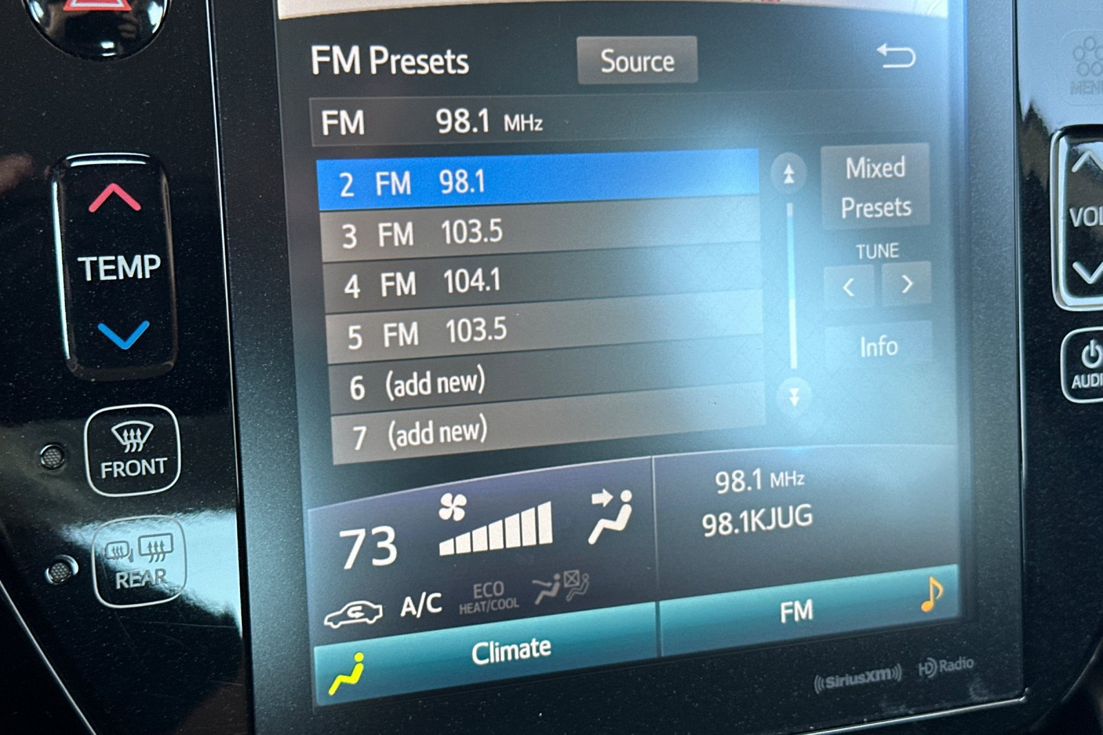 Used 2021 Toyota Prius Prime XLE w/ Carpet Mat Package (TMS) FWD image 17