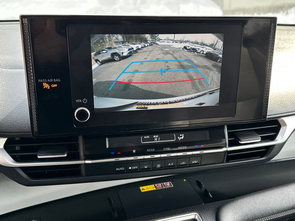 Used 2025 Toyota Sienna LE image 27