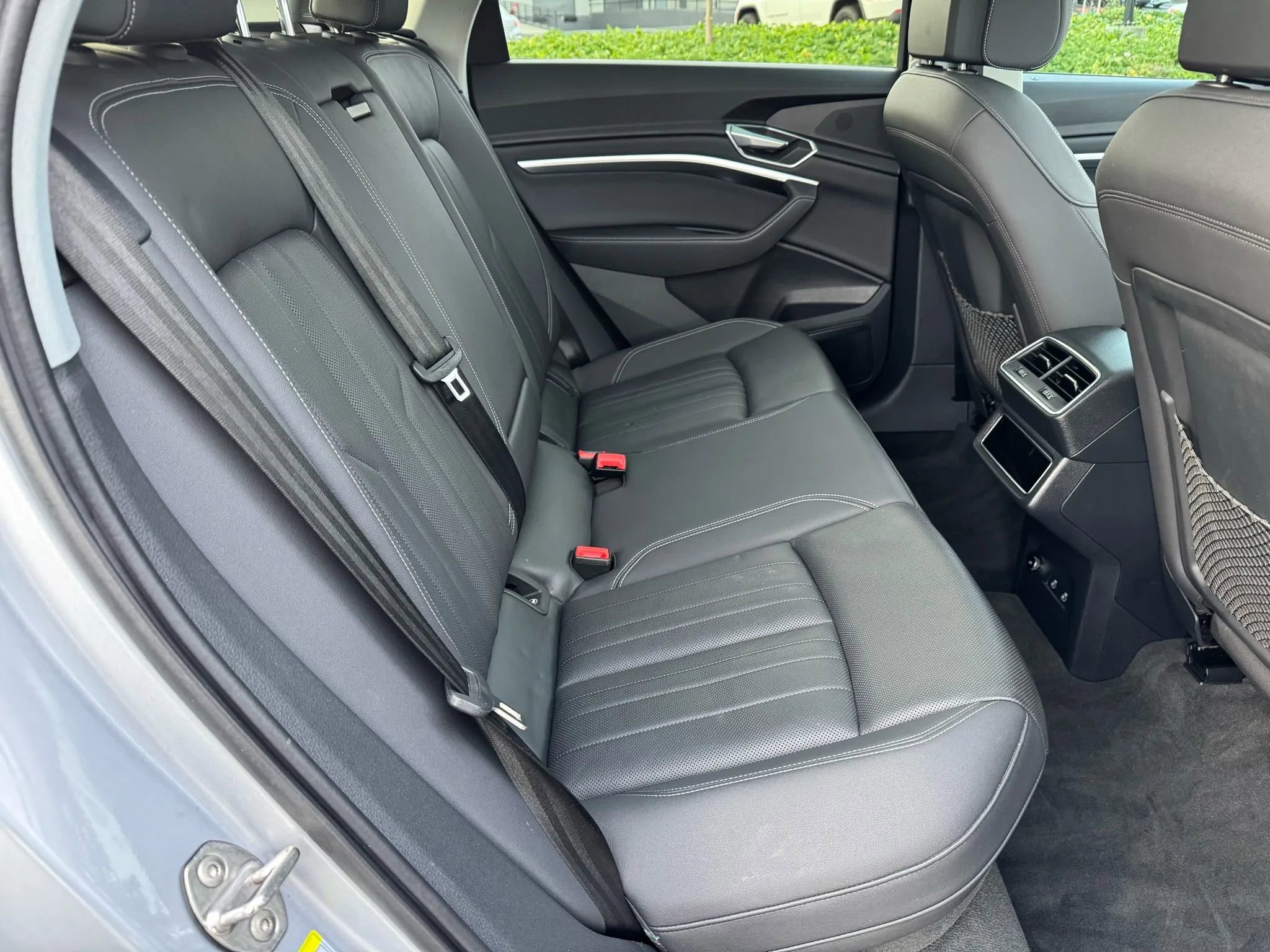 Used 2022 Audi e-tron Premium Plus w/ Premium Plus Package image 27