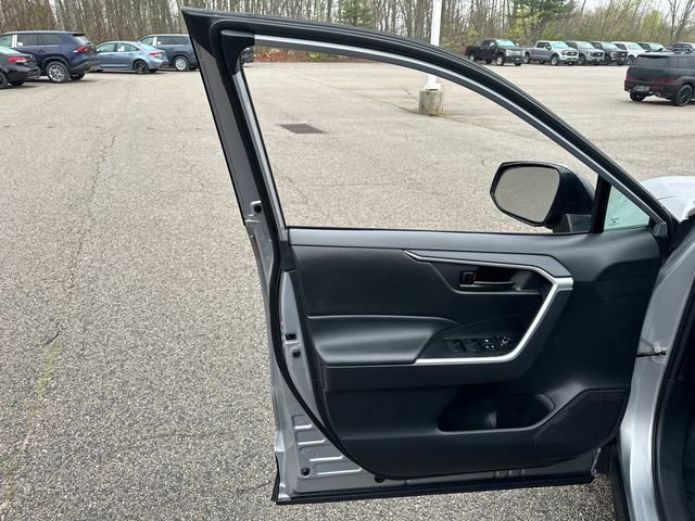 Certified 2025 Toyota RAV4 LE AWD/4WD image 31