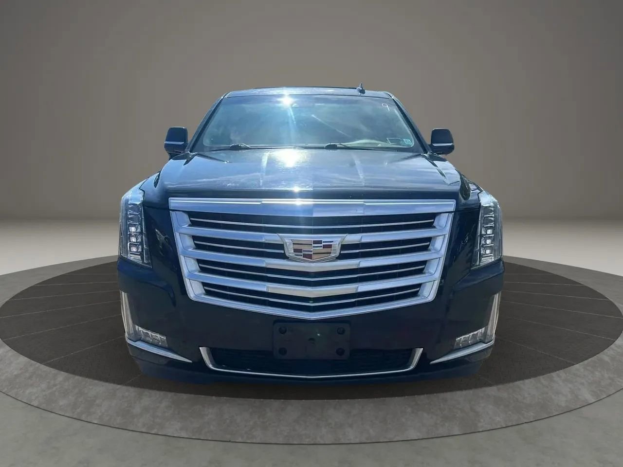 Used 2016 Cadillac Escalade Platinum image 2