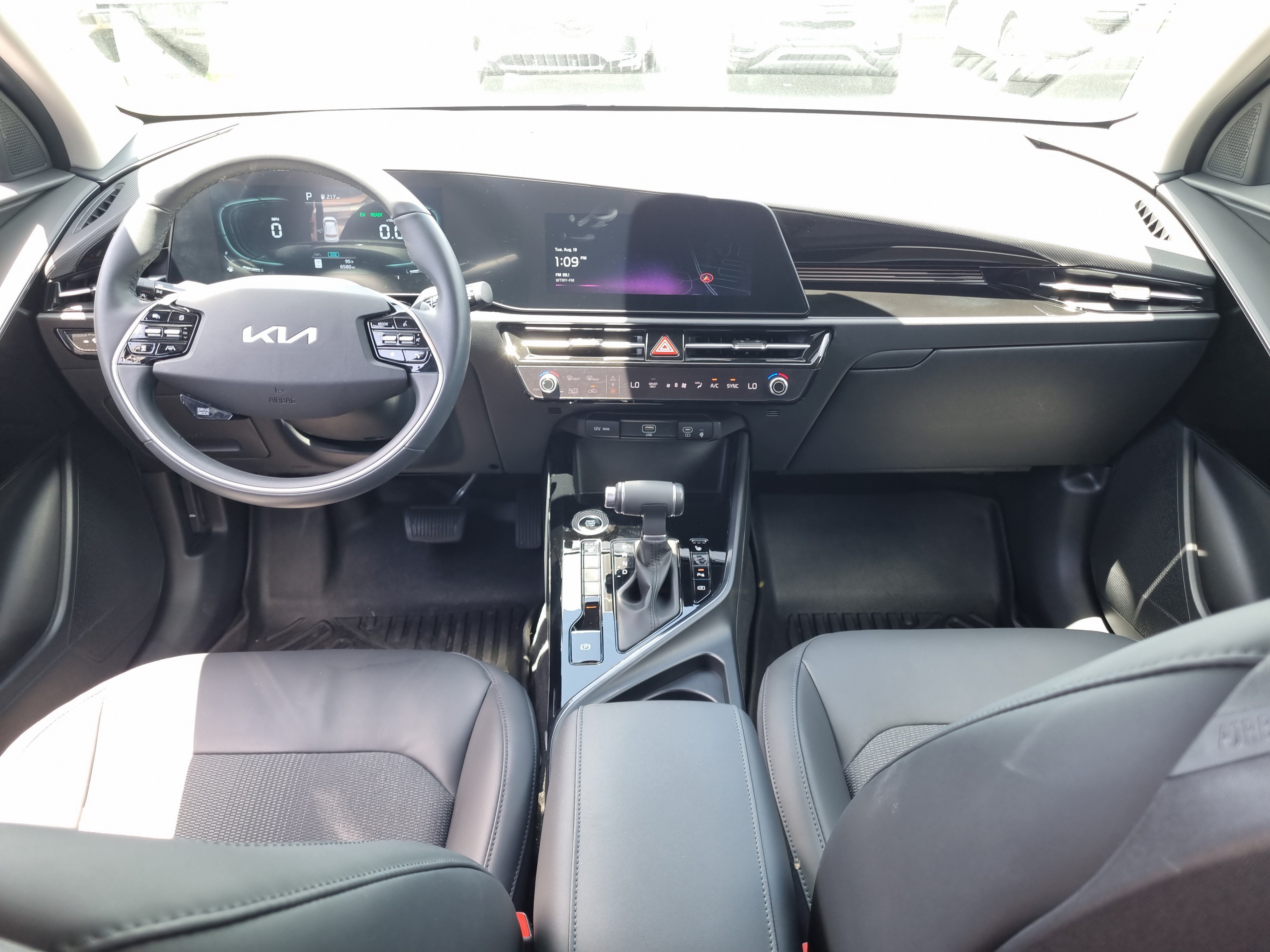 Used 2024 Kia Niro EX FWD image 13