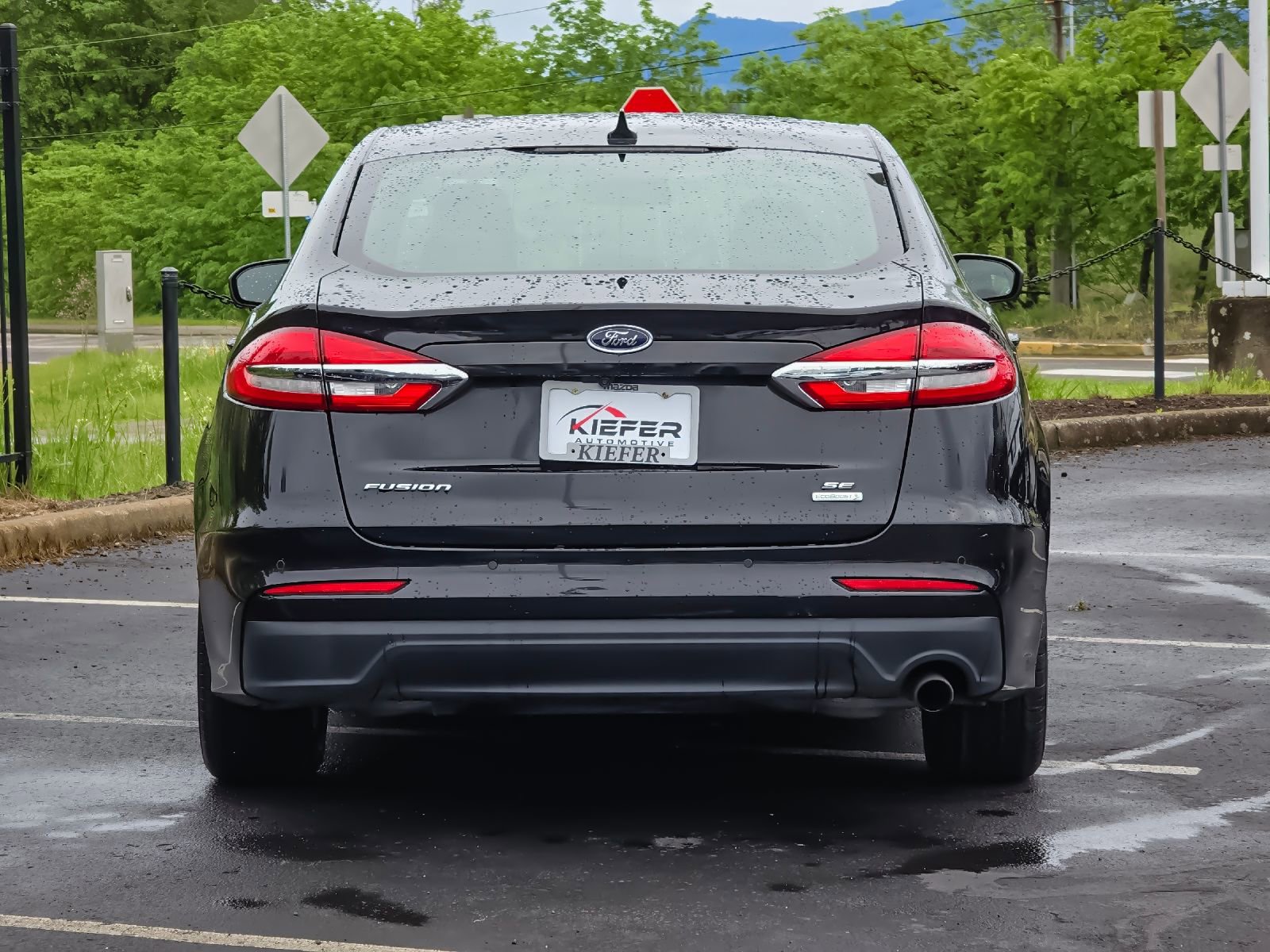 Used 2020 Ford Fusion SE FWD image 4