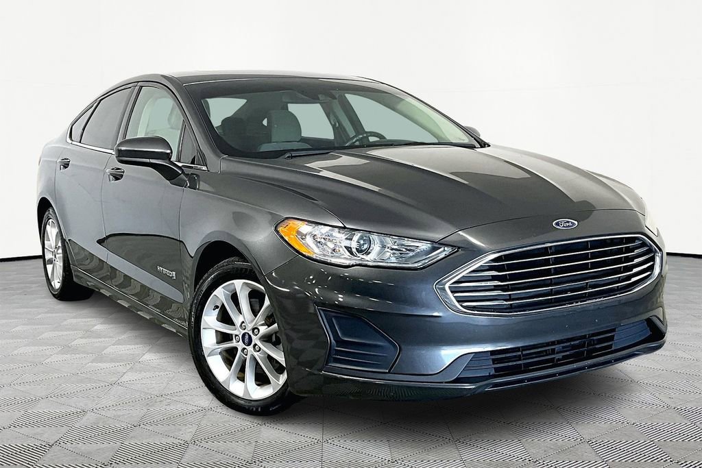 Used 2019 Ford Fusion SE image 1