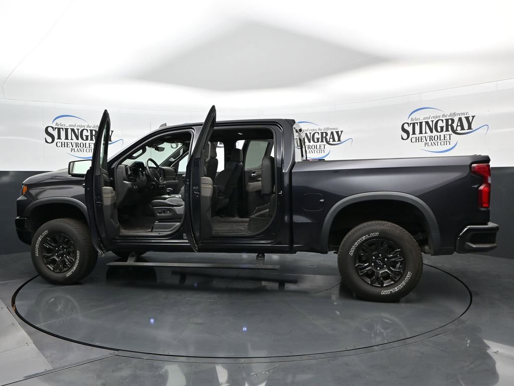 Used 2022 Chevrolet Silverado 1500 ZR2 w/ Technology Package image 28