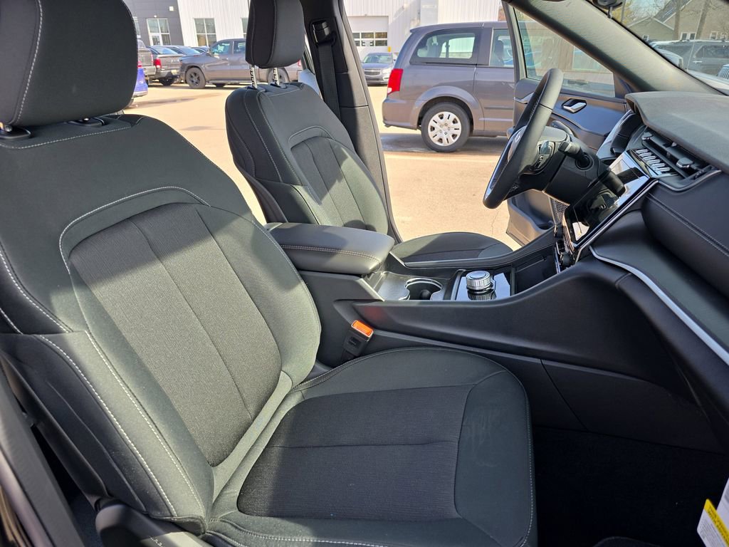 New 2026 Jeep Grand Cherokee L 4WD image 10