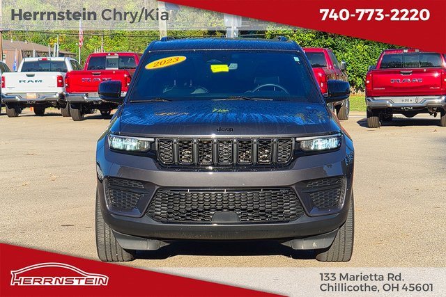 Used 2023 Jeep Grand Cherokee Altitude image 2