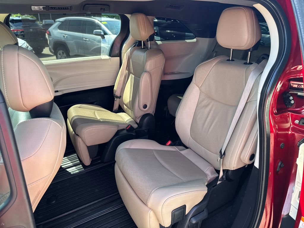 Used 2022 Toyota Sienna Limited AWD/4WD image 36