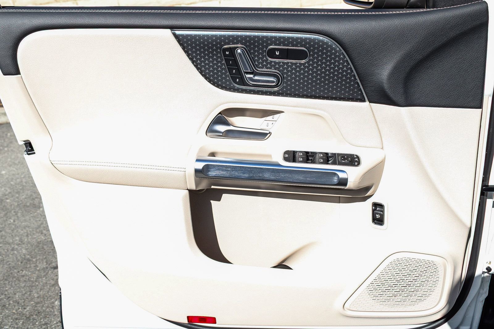 Certified 2025 Mercedes-Benz GLB 250 image 24