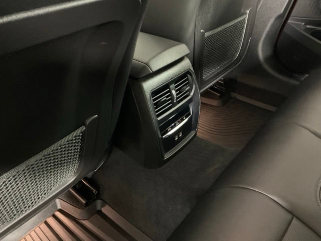 Used 2022 BMW 330i xDrive Sedan w/ Premium Package AWD/4WD image 17