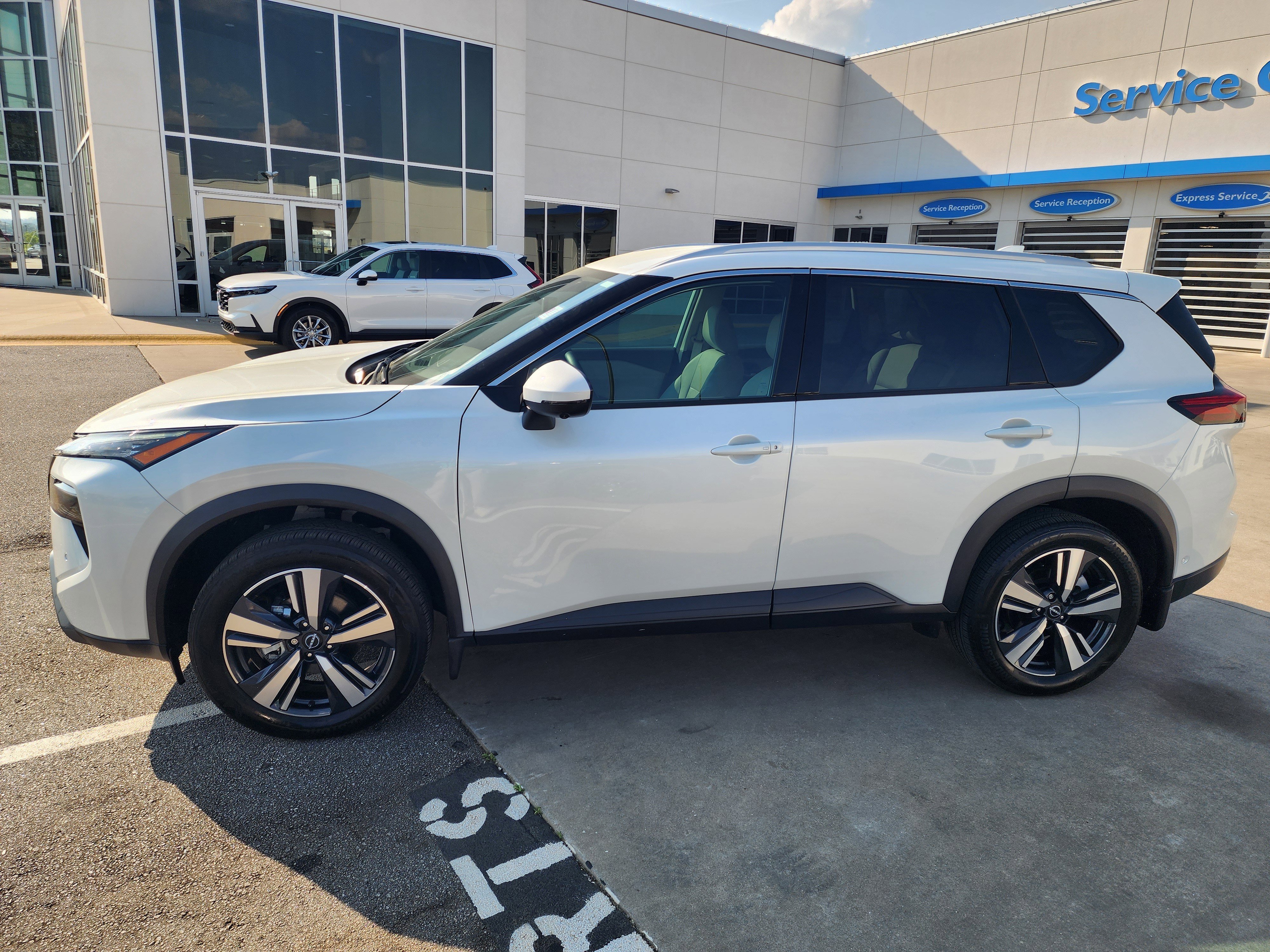 Used 2024 Nissan Rogue SL image 8