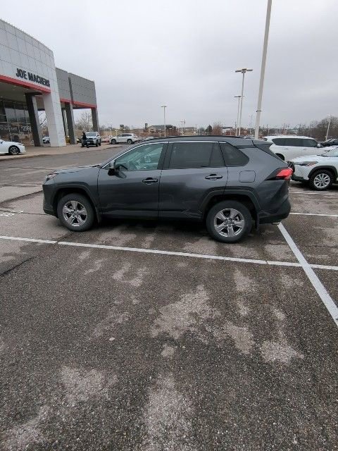 Used 2023 Toyota RAV4 XLE w/ Convenience Package image 2