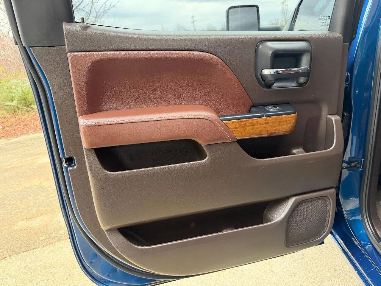 Used 2018 Chevrolet Silverado 2500 High Country w/ Duramax Plus Package image 13