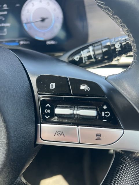 Used 2025 Hyundai Elantra Limited image 14