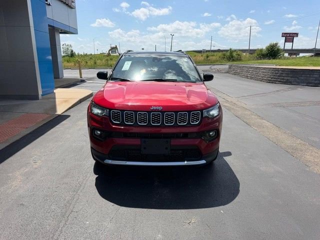 Used 2025 Jeep Compass Limited AWD/4WD image 3
